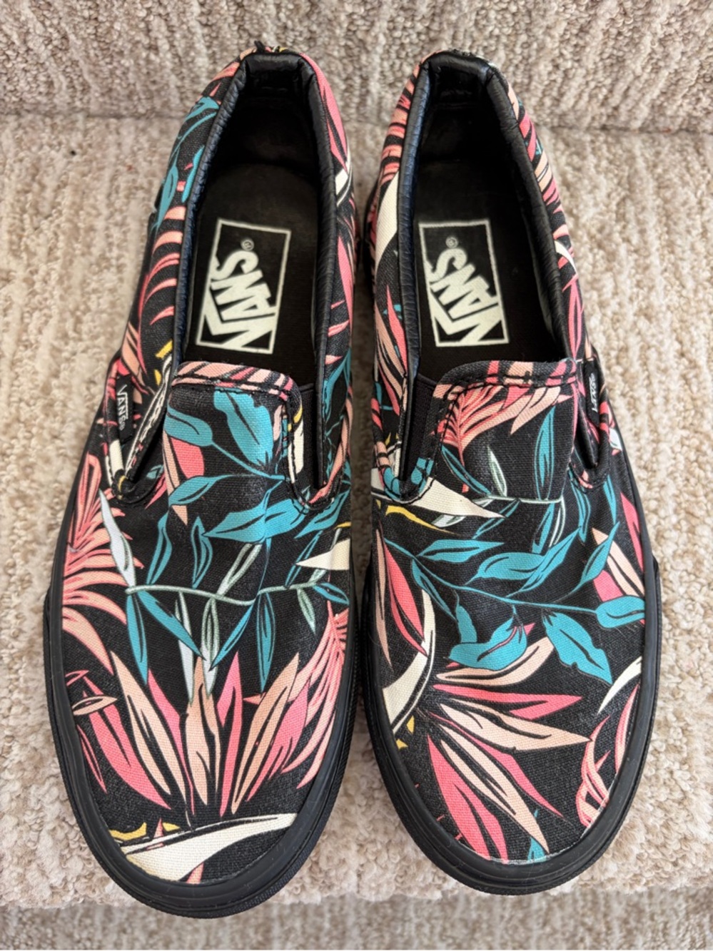 Vans Tropical Print Slip On Shoes. Women’s size 6.